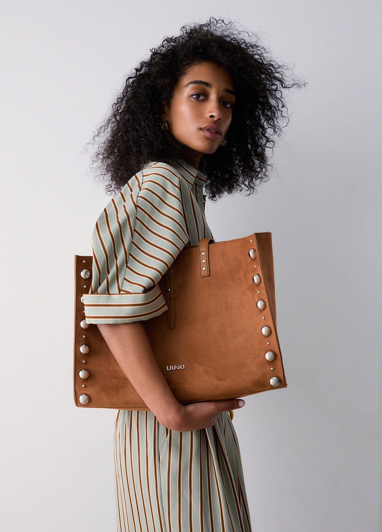 Borse LIU JO PE26 - Tote bag grande con borchie- AA6223