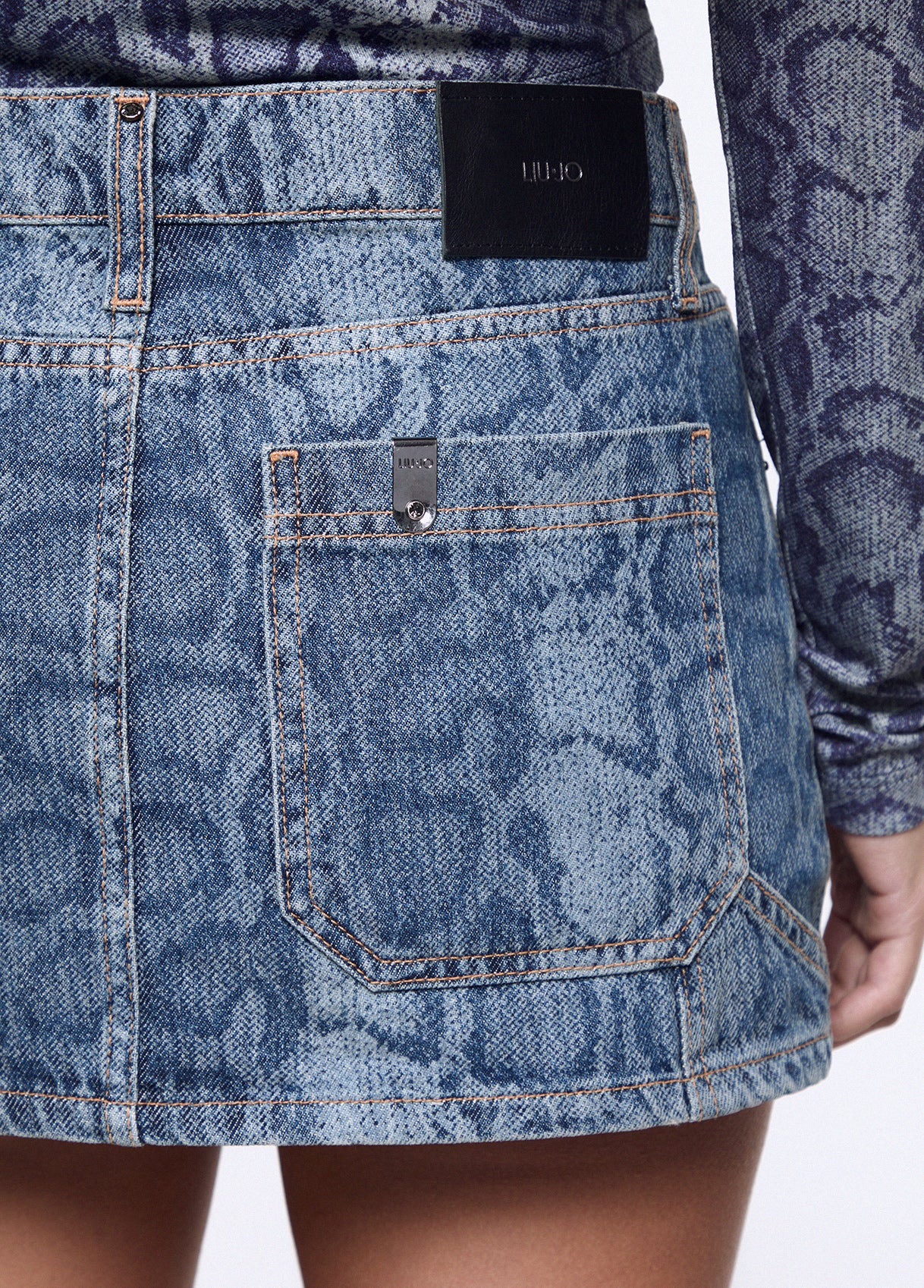 Gonne LIU LO AI26 - Minigonna in denim pitonato - UF6518D039779154
